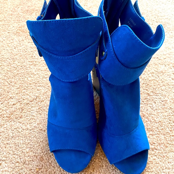 🍀Leila Stone Blue Suede Heels with Two Buckles size 6.5 - Picture 2 of 11